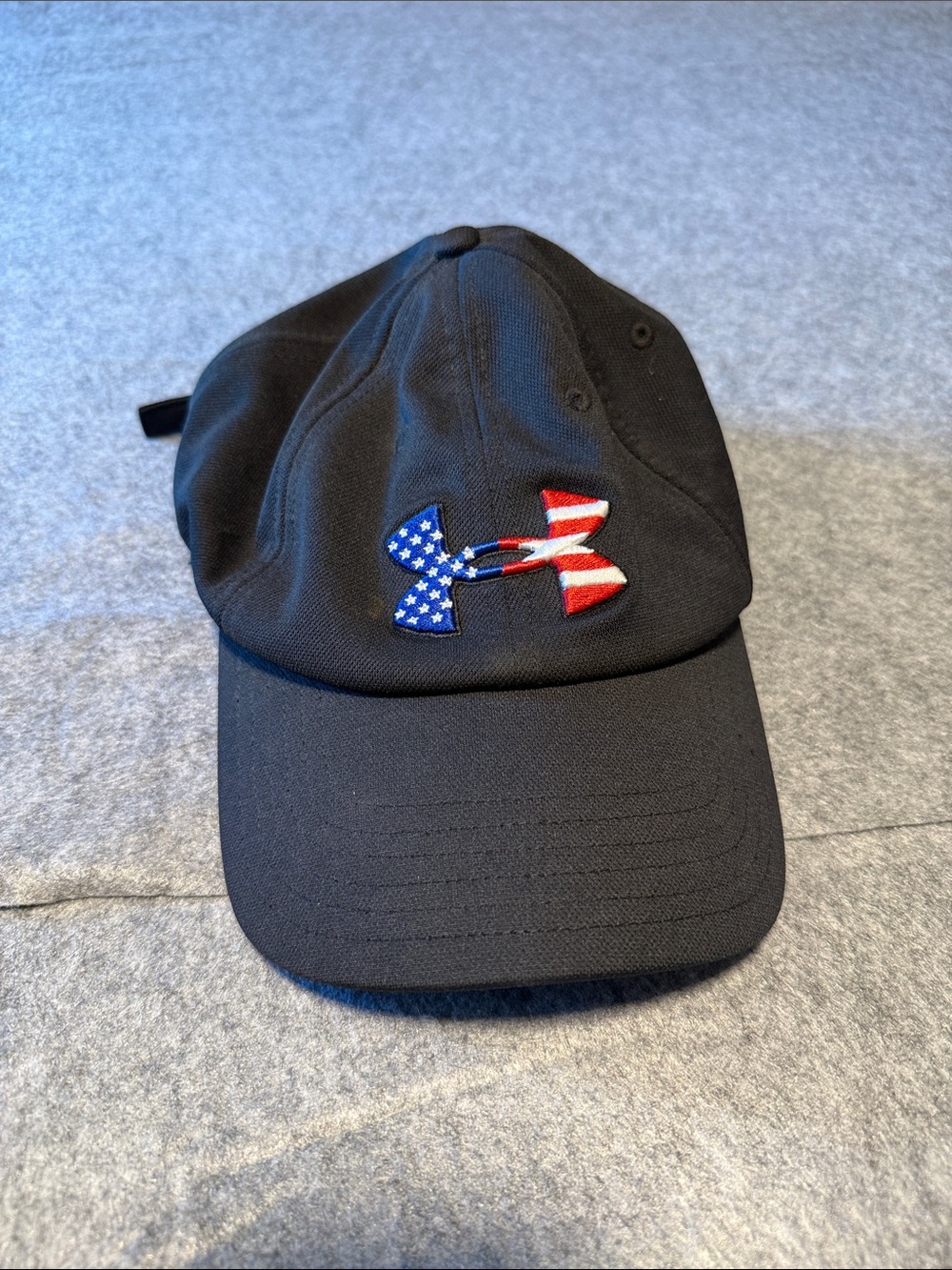 🥳 5 for $25 BUNDLE Under Armour Black Hat with Red, White & Blue Flag Logo